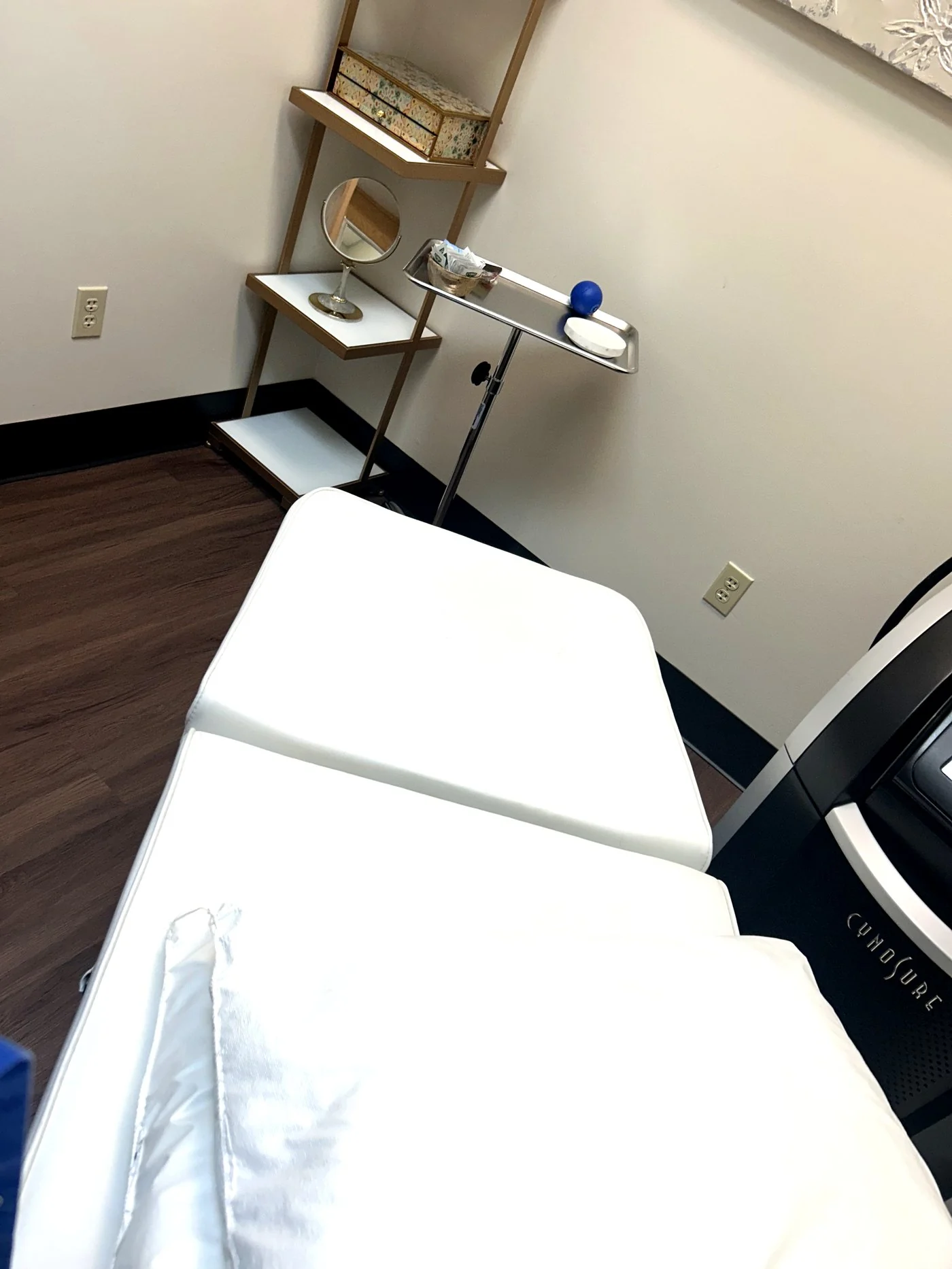 A private treatment room with a treatment couch and instrument tray